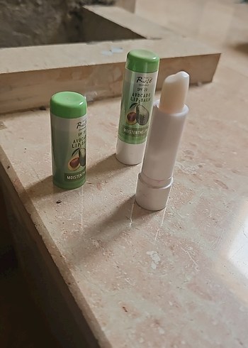 Avokado Özlü Nemlendirici Beyaz Dudak Balmı