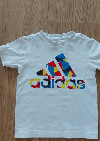adidas Erkek Çocuk Beyaz Baskılı Tişört