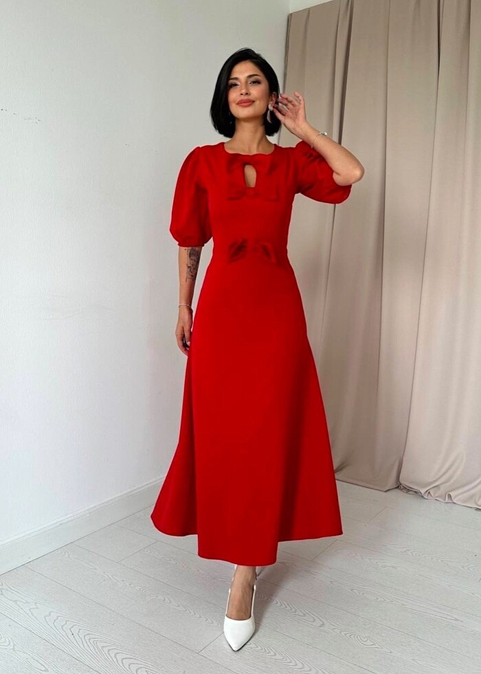 Beyaz fiyonklu midi elbise - Görsel 2