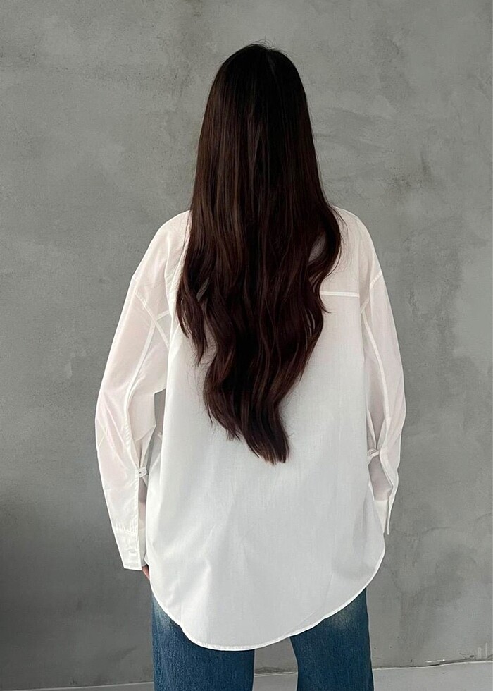 Beyaz düğme detaylı gömlek - Görsel 2