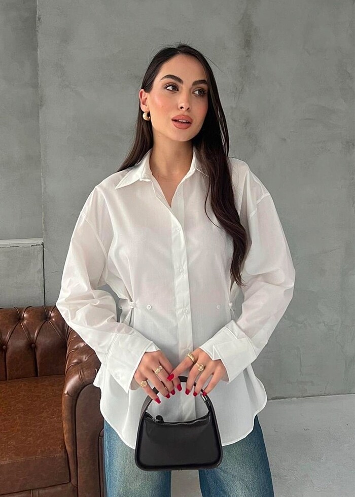 Beyaz düğme detaylı gömlek - Görsel 3