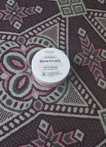 Oriflame Essentials Yüz Kremi 