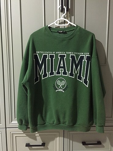 Sweatshirt