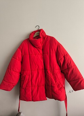 Bershka kırmızı şişme mont 