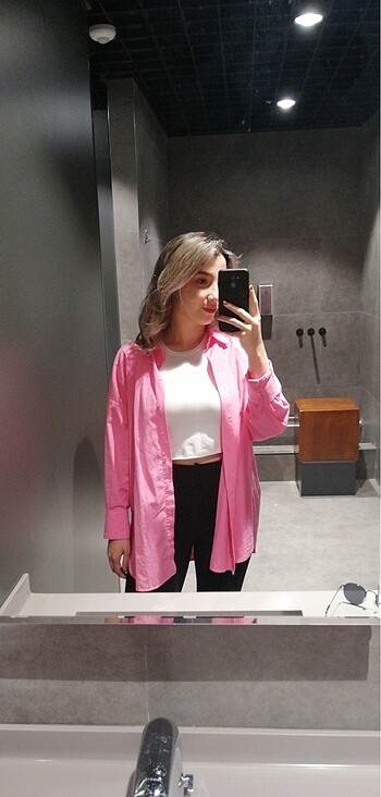 Pembe gömlek