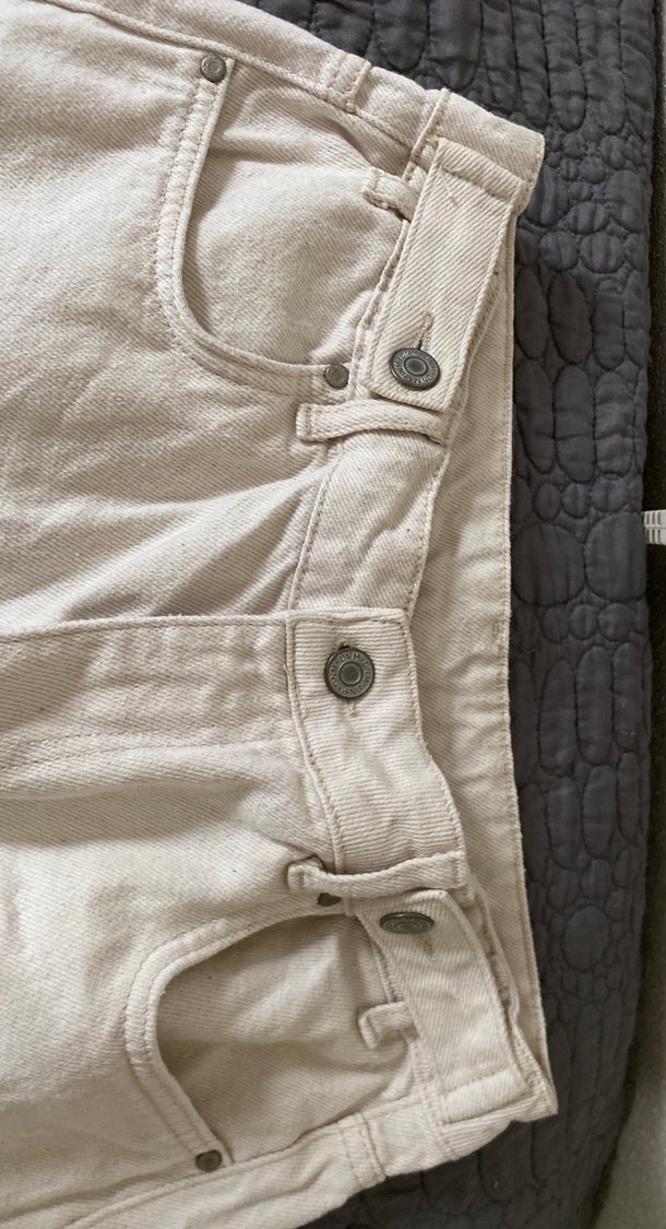 Düğmeli Beyaz Keten Kadın Pantolon - Görsel 3