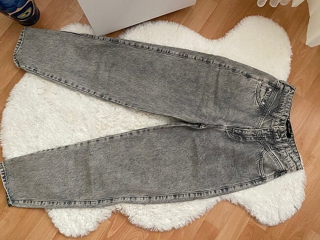 MOM JEANS
