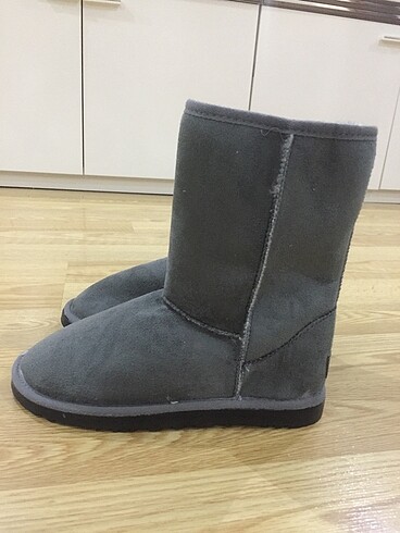 Ugg her numara bulunmaktadır