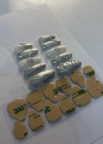 Beyaz 3D Çiçek ve İnci Tırnak Süsü Seti - Görsel 3