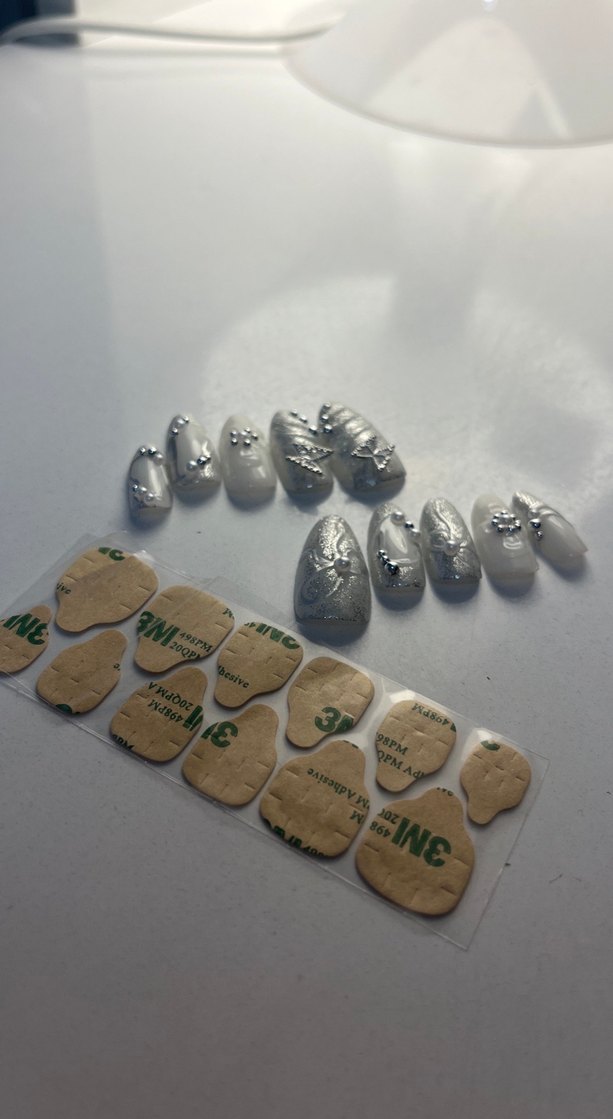 Beyaz 3D Çiçek ve İnci Tırnak Süsü Seti - Görsel 2