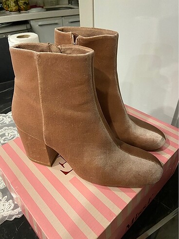 Bershka buti bot