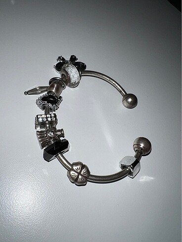 Beden 10 charm?lı Pandora bileklik