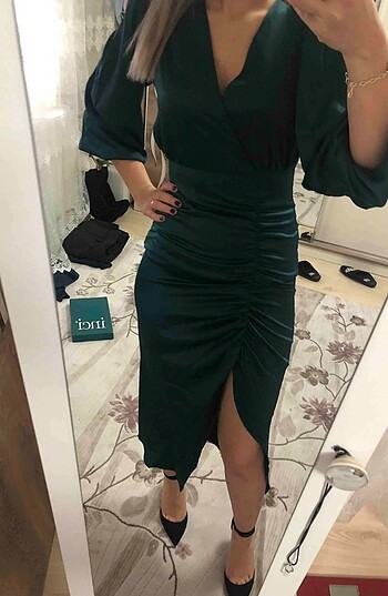 YEŞİL SATEN DRAPELİ ELBİSE