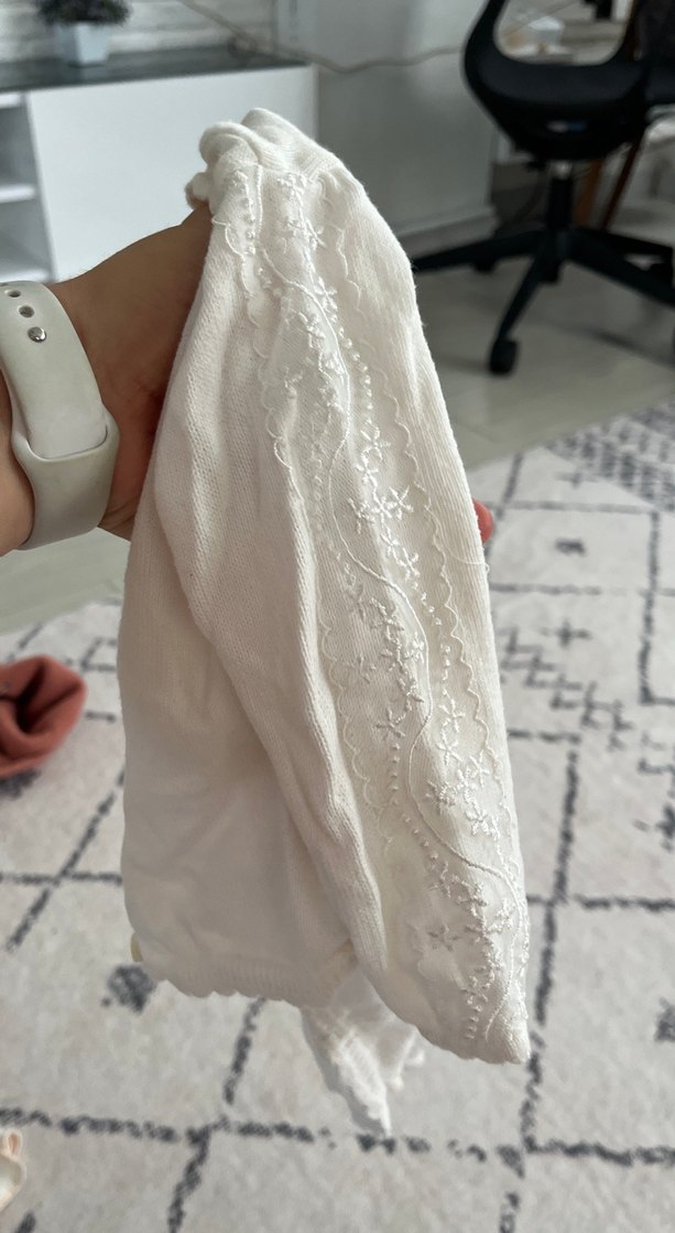 Kız Çocuk Beyaz Örgü Hırka - Görsel 4