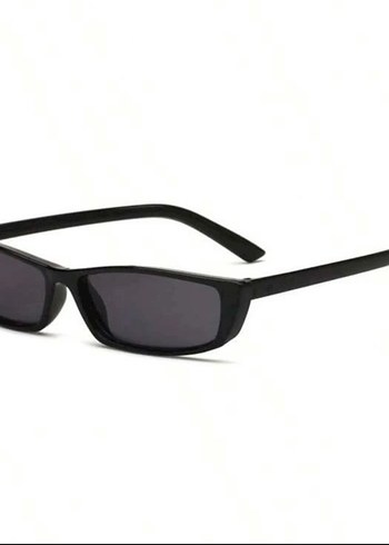 Siyah Gotik Kadın Gözlüğü 
Kadın siyah güneş gözlüğü - Görsel 3