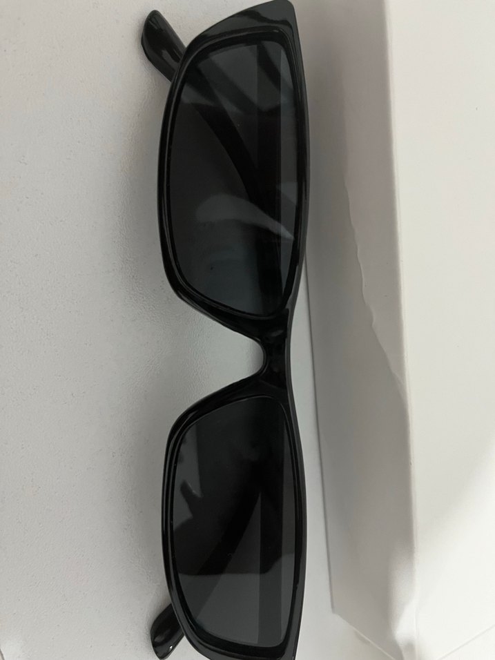 Siyah Gotik Kadın Gözlüğü 
Kadın siyah güneş gözlüğü - Görsel 4