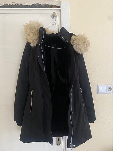 Zara su ve rüzgar geçirmez içi kürklü mont