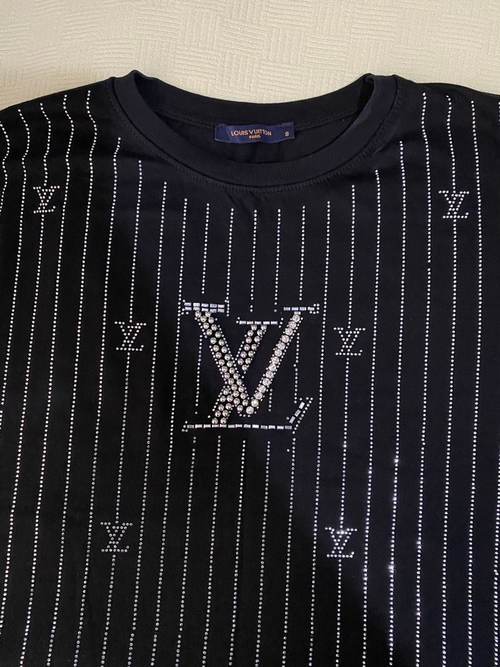 Siyah V Yakalı Payetli Tişört - Görsel 2