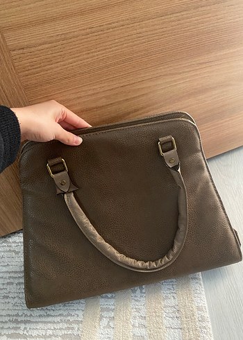 Klasik Şıklıkta Kahverengi Deri Tokalı Çanta - Görsel 2