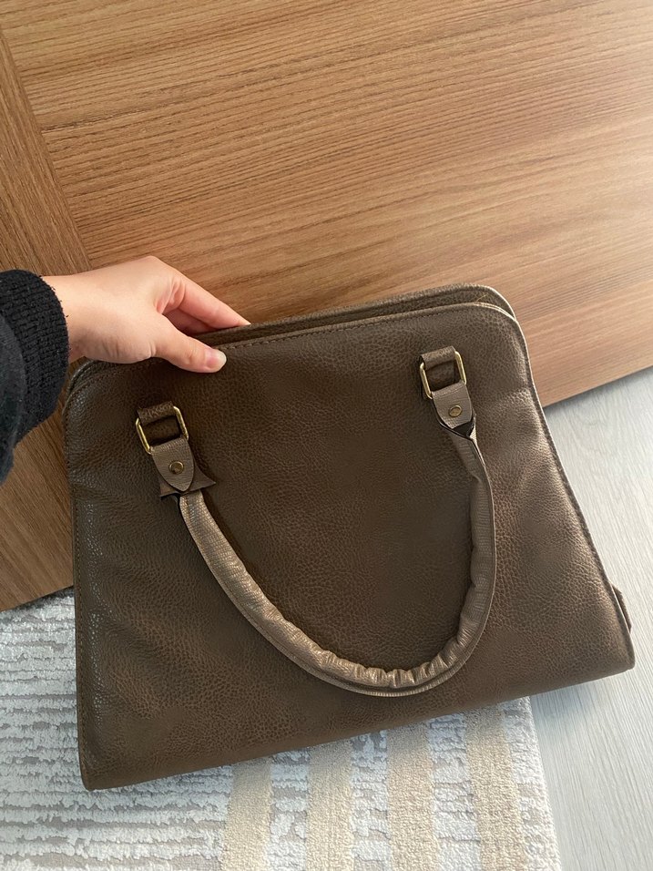 Klasik Şıklıkta Kahverengi Deri Tokalı Çanta - Görsel 2