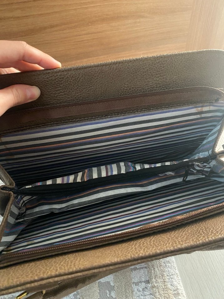 Klasik Şıklıkta Kahverengi Deri Tokalı Çanta - Görsel 3