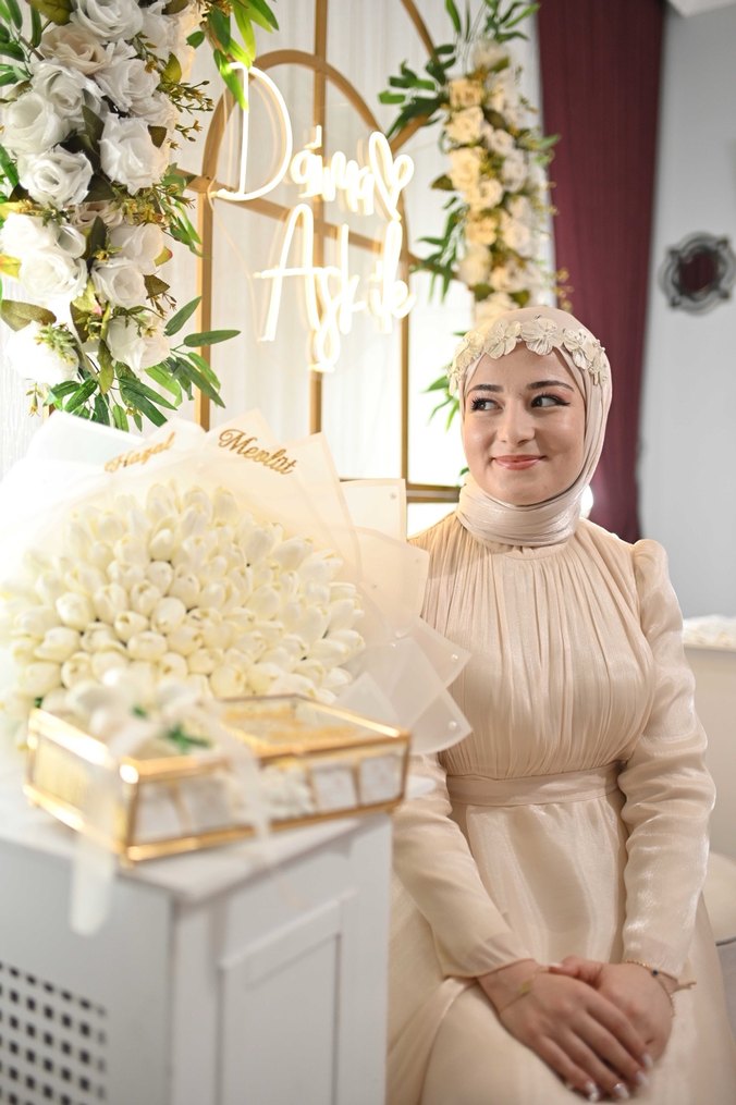 Uzun Kollu Beyaz Tesettür Abiye Elbise söz elbisesi - Görsel 2