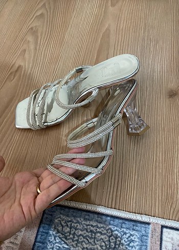 39 Beden Taşlı Stiletto