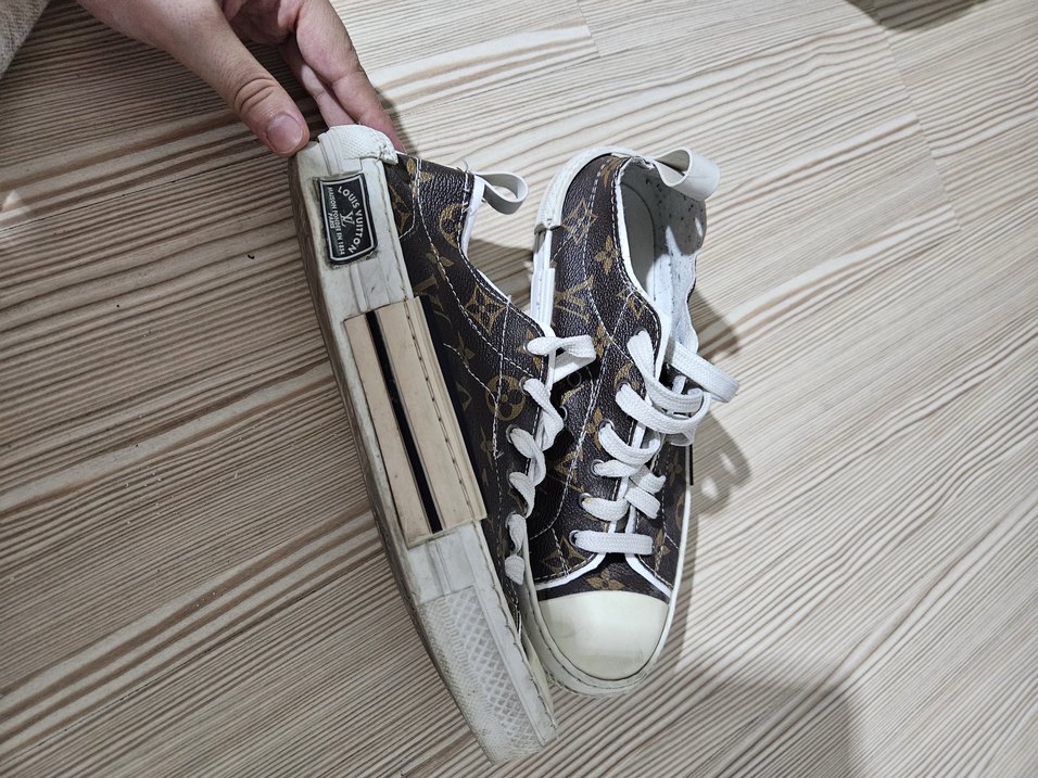 Kahverengi Orijinal Louis Vuitton Ayakkabı - Görsel 2