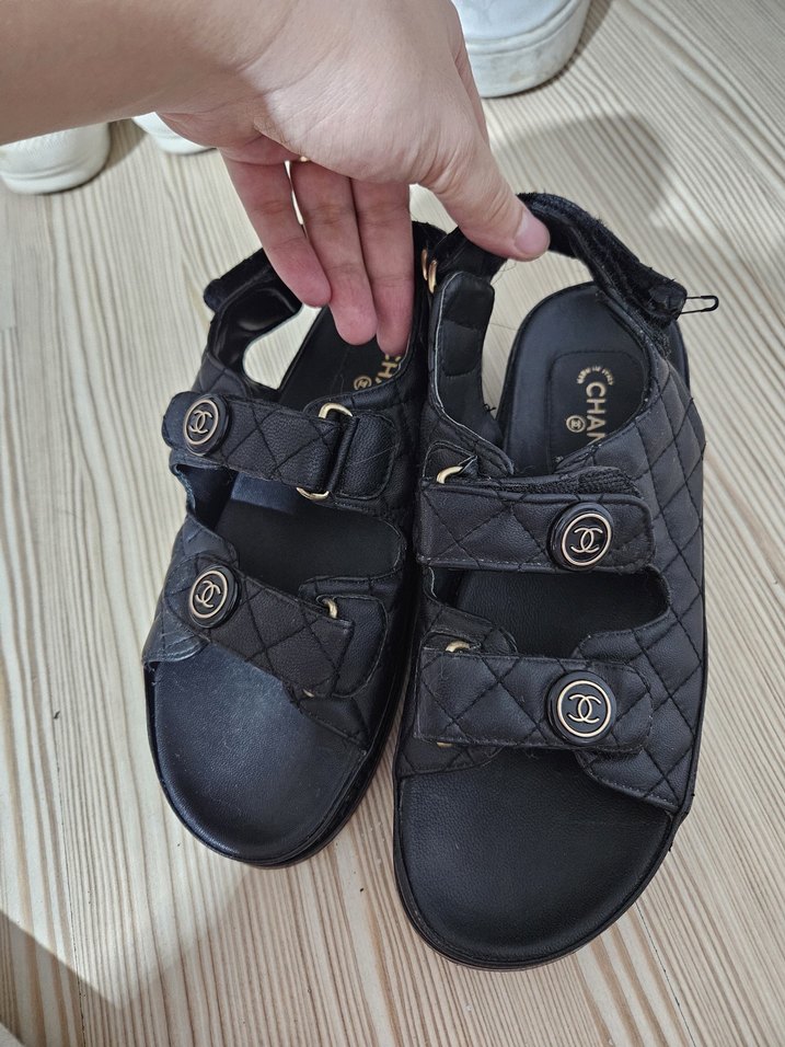 Orijinal Chanel Kemerli Siyah Dolgu Topuklu Sandalet - Görsel 2