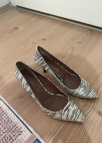 Bej Yılan Desenli Stiletto Topuklu Kadın Ayakkabı - Görsel 4