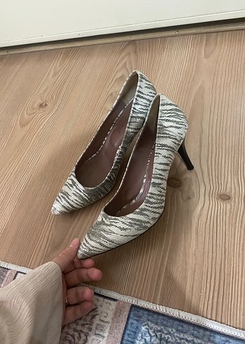 39 Beden Bej Yılan Desenli Stiletto Topuklu Kadın Ayakkabı