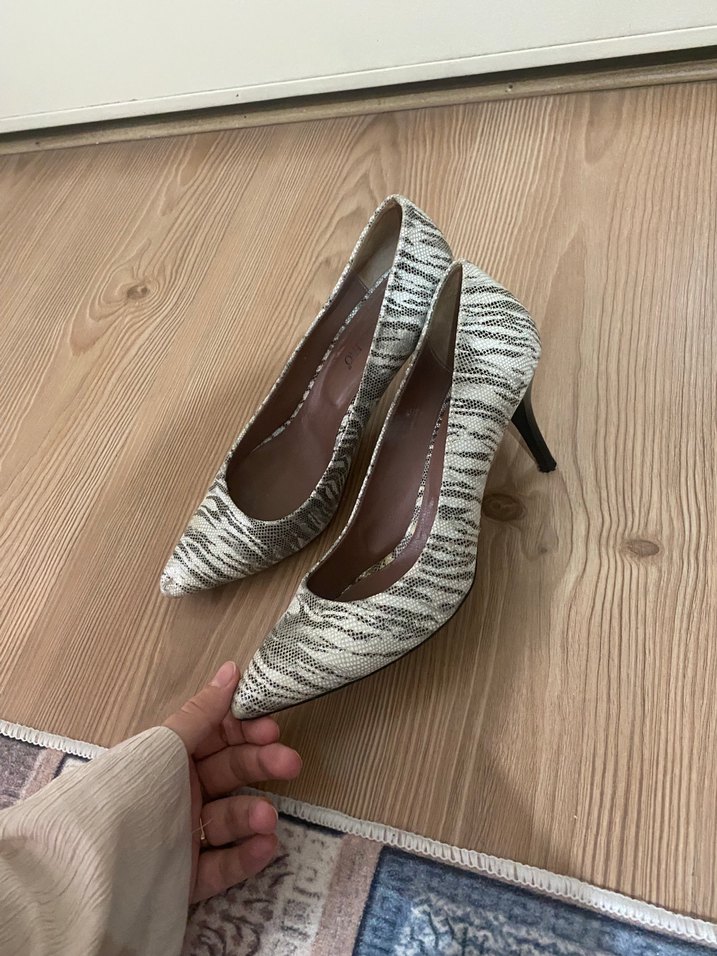 Bej Yılan Desenli Stiletto Topuklu Kadın Ayakkabı - Görsel 2