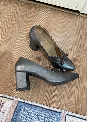 Gri Yılan Desenli Tokalı Topuklu Kadın Ayakkabı - Görsel 3