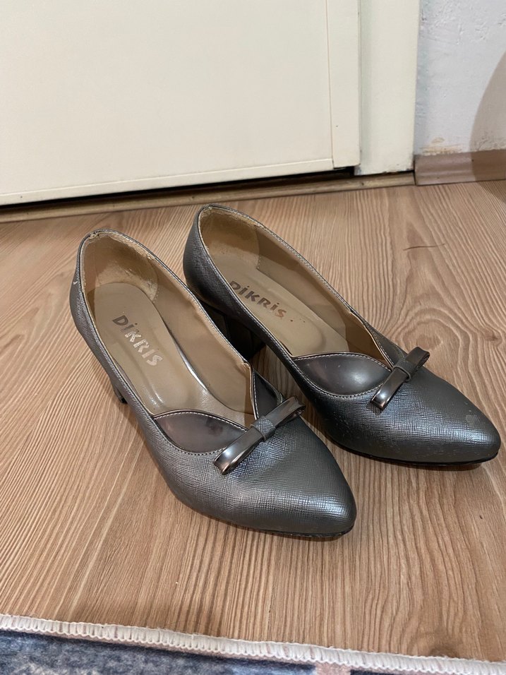 Gri Yılan Desenli Tokalı Topuklu Kadın Ayakkabı - Görsel 2