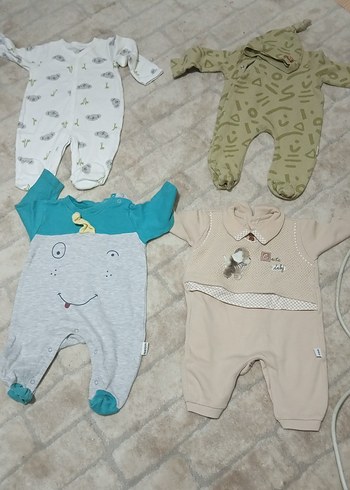 Pamuklu Nakışlı Bebek Tulumları - 4'lü Set 3/6/9 aylık