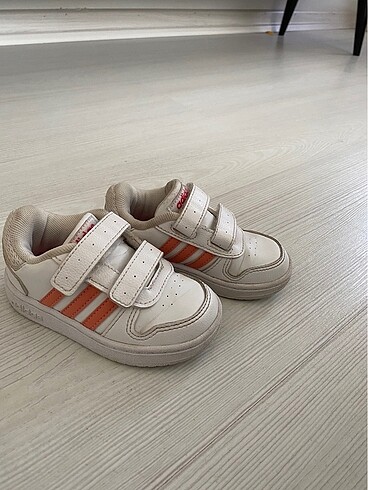 23 Beden beyaz Renk Orijinal adidas ayakkabı