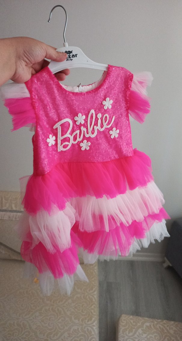 Pembe Barbie Nakışlı Kız Çocuk Elbisesi - Görsel 2