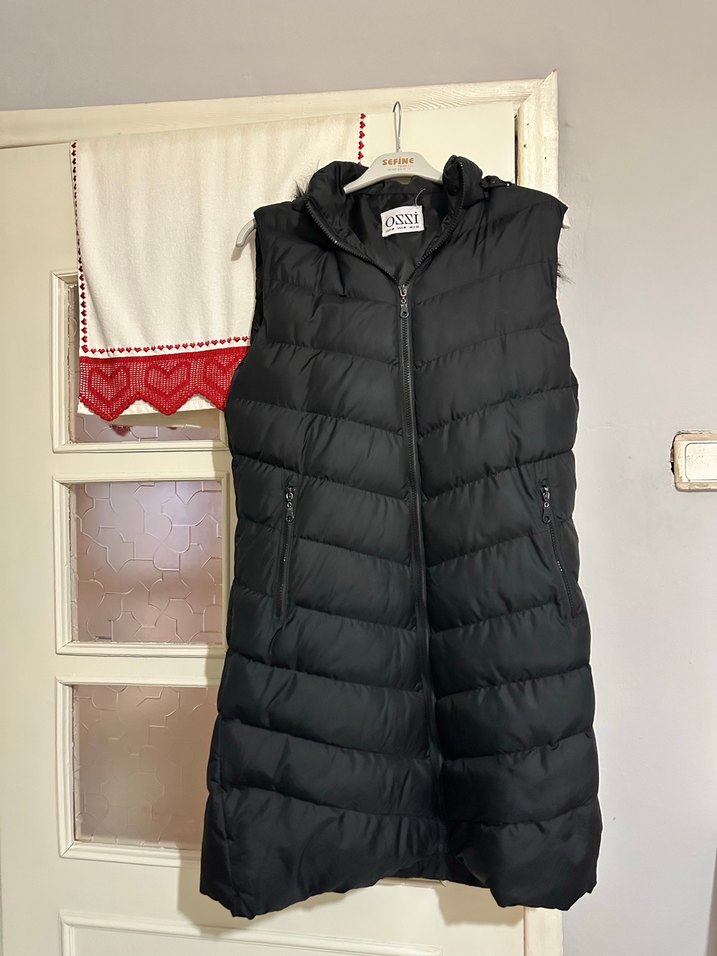 Siyah Uzun Kürklü Kapüşonlu Kadın Yelek - Görsel 2