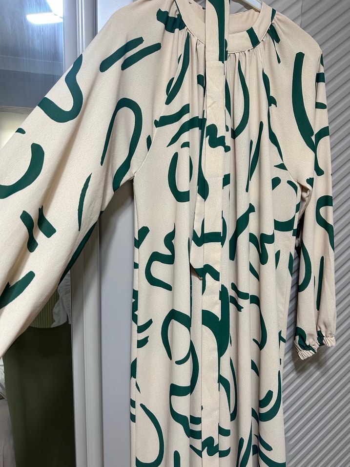 Yeşil Desenli Uzun Kollu Uzun Elbise - Görsel 2