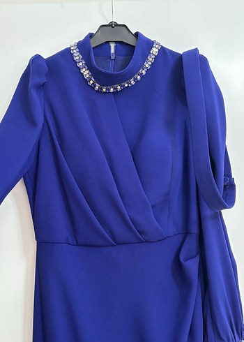 Zincir Detaylı Mavi Uzun Kadın Abiye - Görsel 5