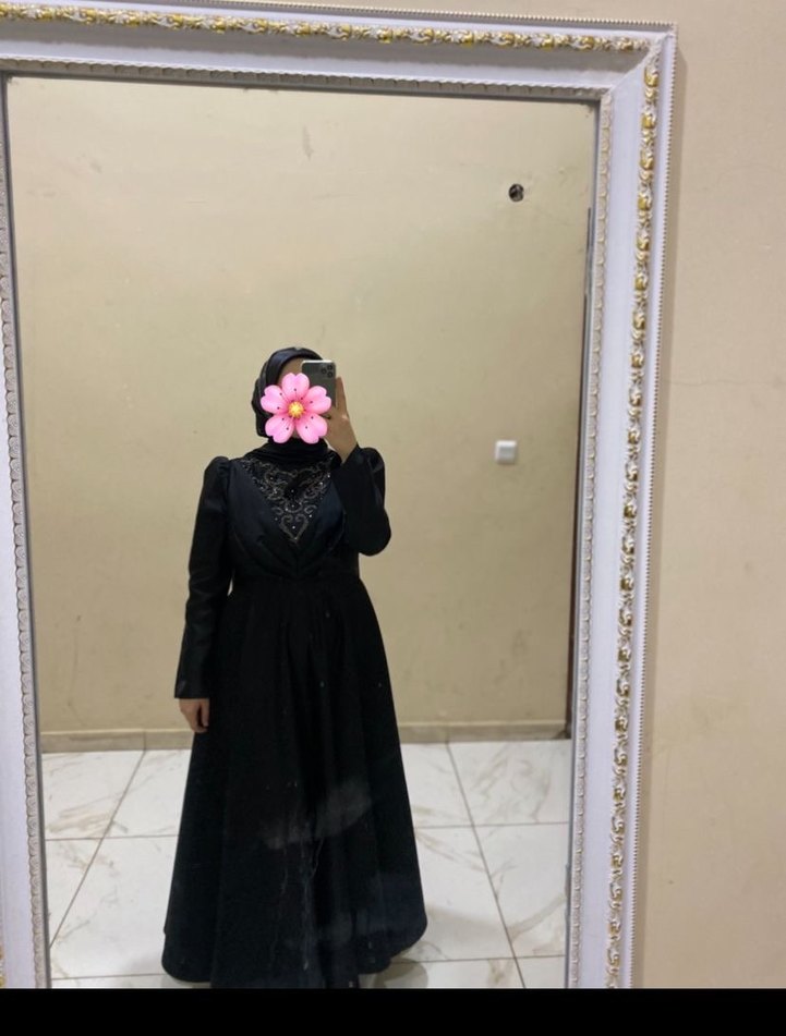 Uzun Siyah Nakışlı  Tesettür Abiye - Görsel 3