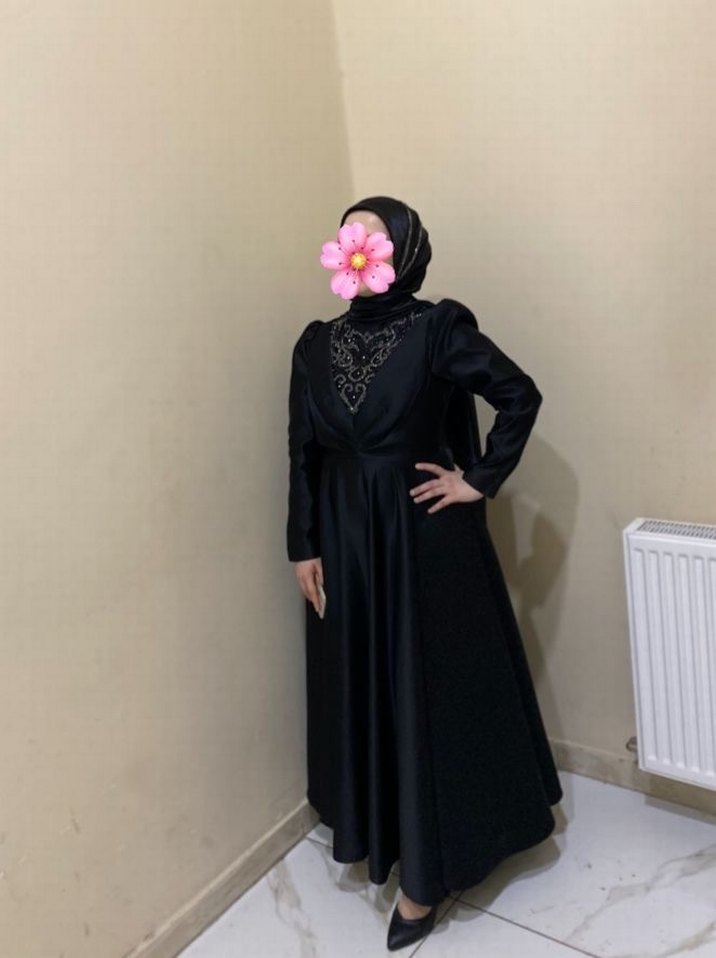 Uzun Siyah Nakışlı  Tesettür Abiye - Görsel 4
