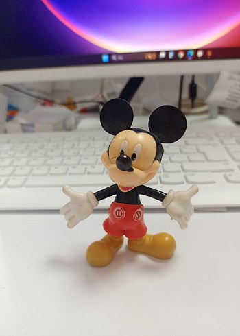 Renkli Mickey Mouse Figür