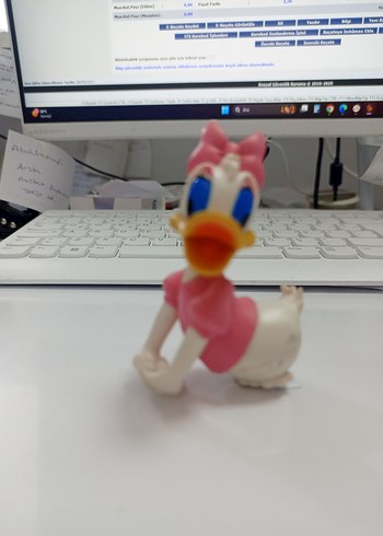 Renkli Pembe Daisy Duck Figürü