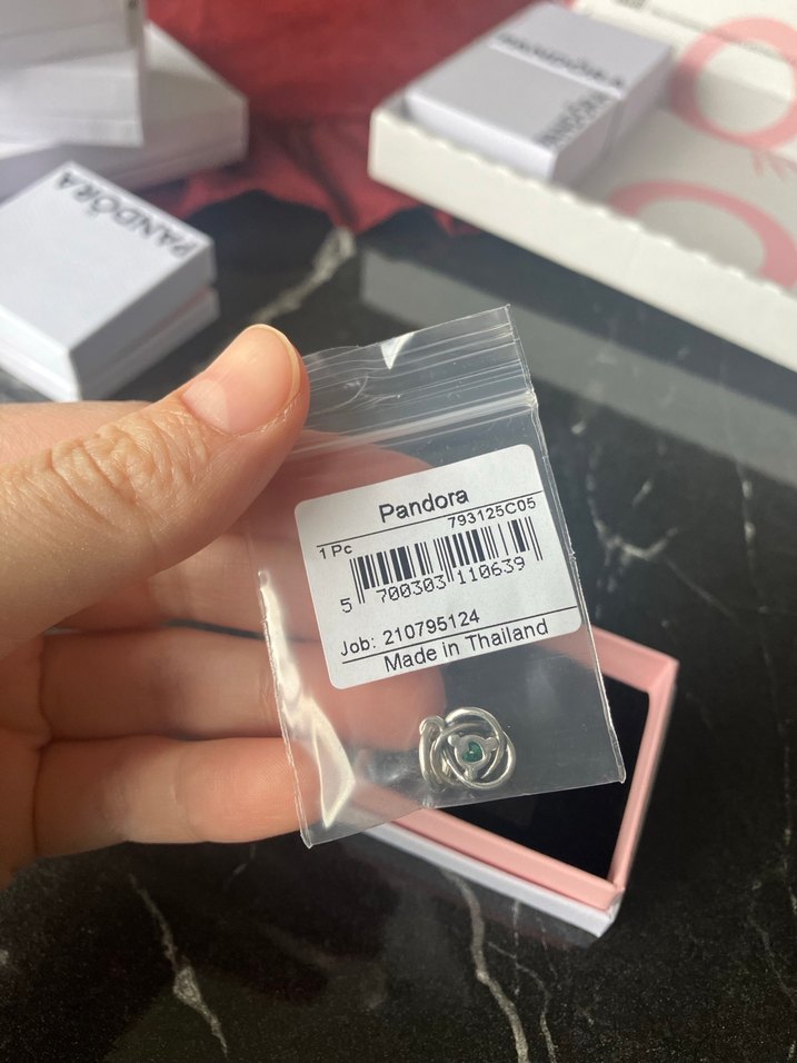 Pandora Yeşil Sonsuz Halka Sallantılı Charm - Görsel 4