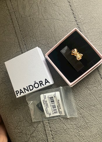 Pandora Işıltılı Fiyonk Charm - Görsel 4