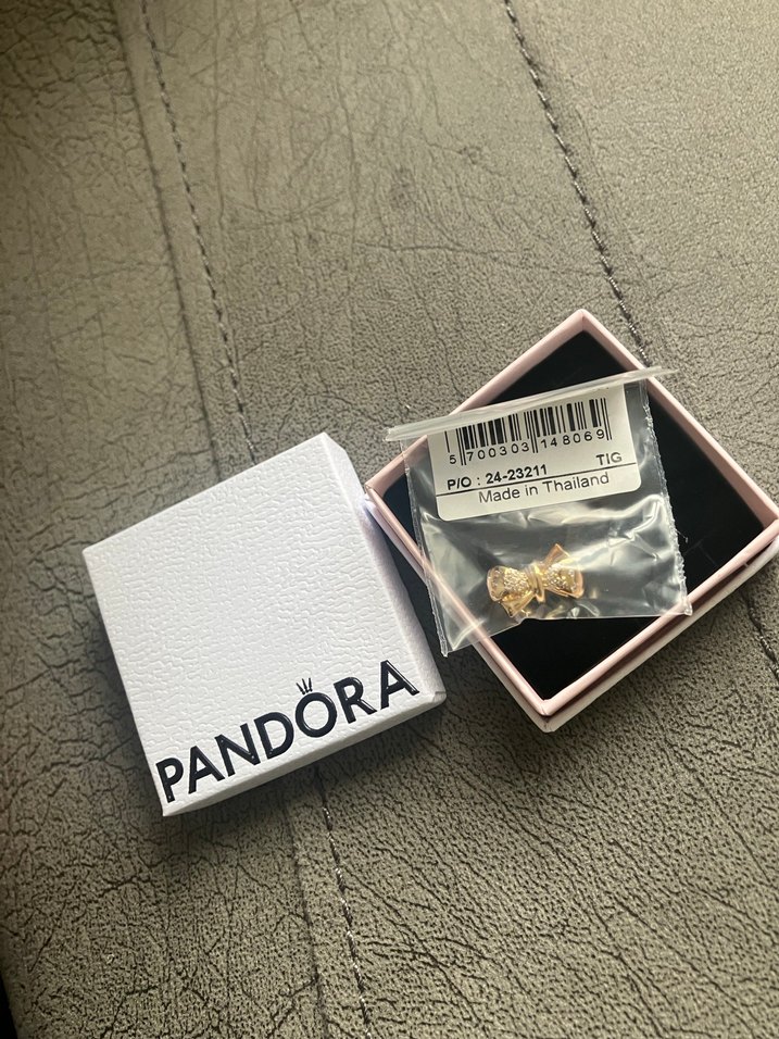 Pandora Işıltılı Fiyonk Charm - Görsel 3