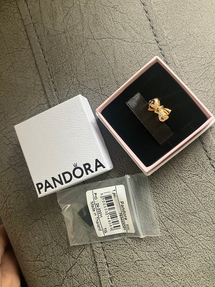 Pandora Işıltılı Fiyonk Charm - Görsel 4