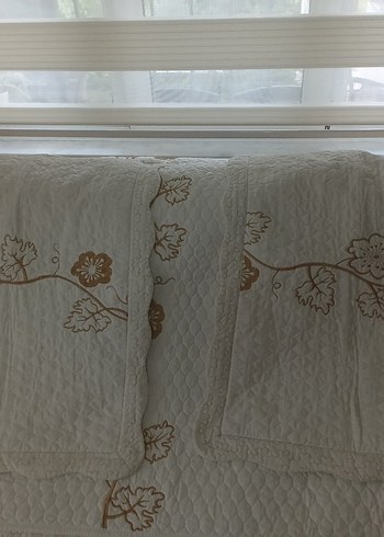 Nakışlı Beyaz Yatak Örtüsü - Görsel 6