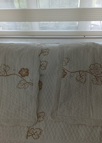 Nakışlı Beyaz Yatak Örtüsü - Görsel 7